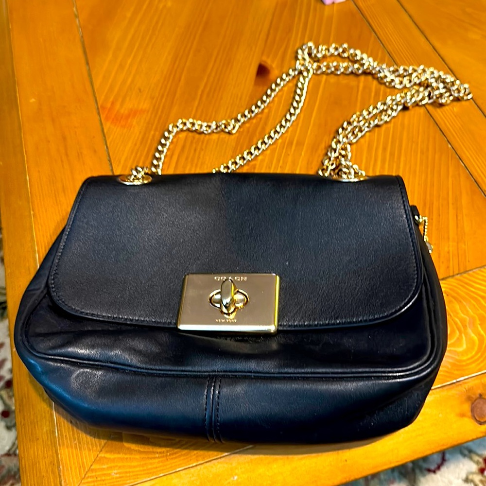 Coach bag. Barely used. Excellent condition.